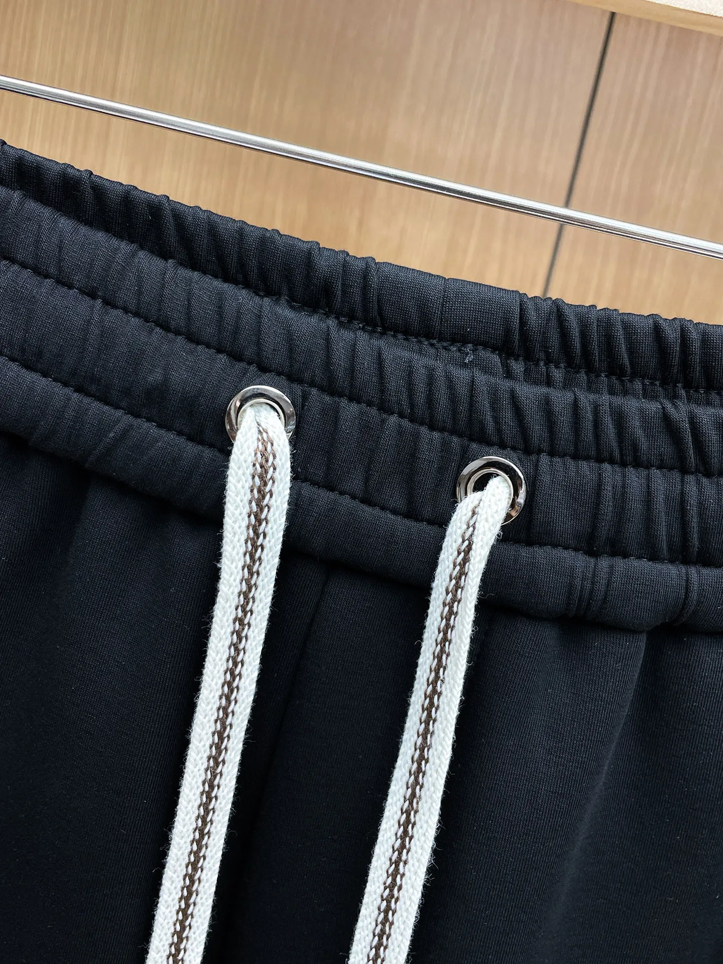 Balenciaga 2026 New Arrival counter Same Style casual suit, Breathable, comfortable and casual! Full of high-end feel! The details are exquisite and high-end, and the workmanship is impeccable! The original Premium fabric is very high-end! The fabric is crisp and anti-wrinkle Wear-Resistant, warm, neat and stylish. Everyone must buy a set this autumn and winter. They must look cool and cool when wearing them. We especially recommend Sizes M-3XL